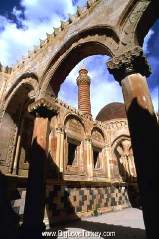 ishakpashapalace.jpg