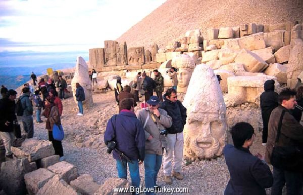 nemrud3.jpg